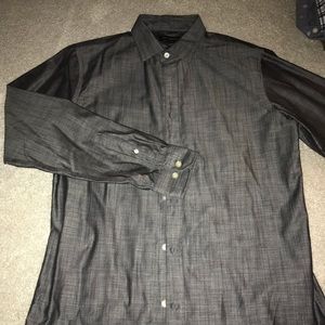 Men’s non-iron tailored slim fit button down.